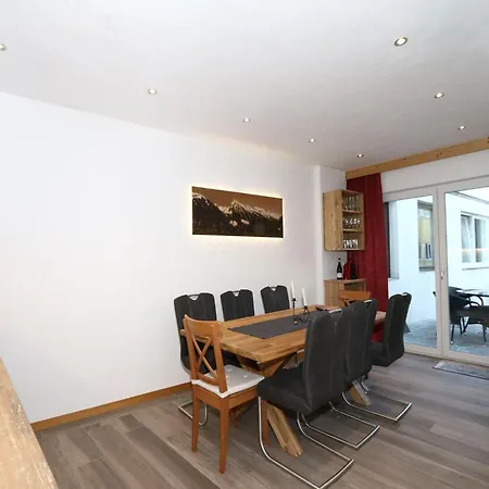 Apartamento Building, *