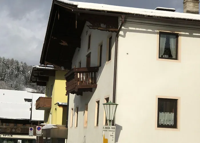 Apartmán Building, *