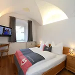 Building, Apartamento *