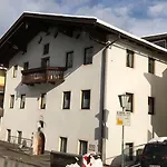 Apartamento Building, Fügen